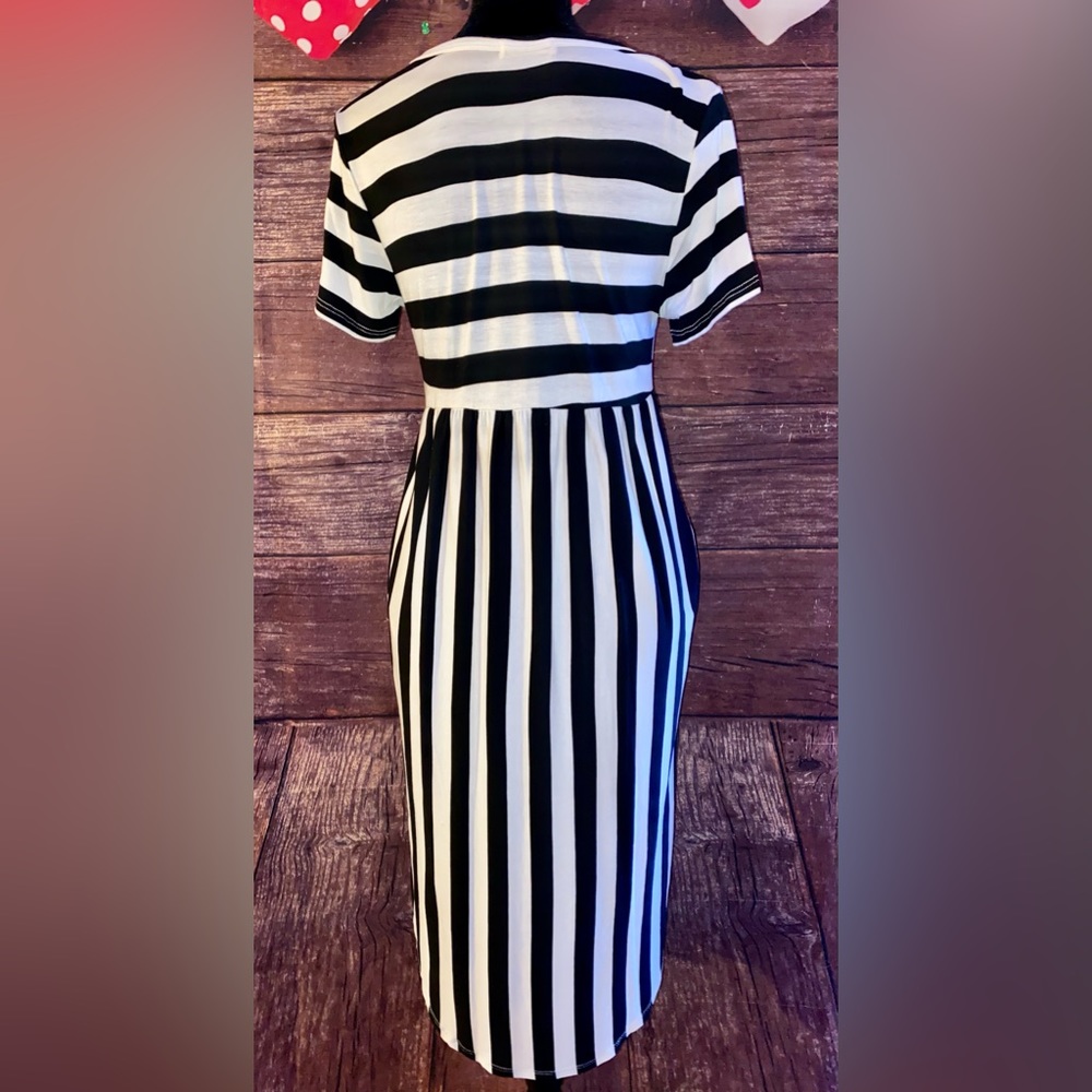 Short Sleeve Stripe Midi Dress - Picture 4 of 7